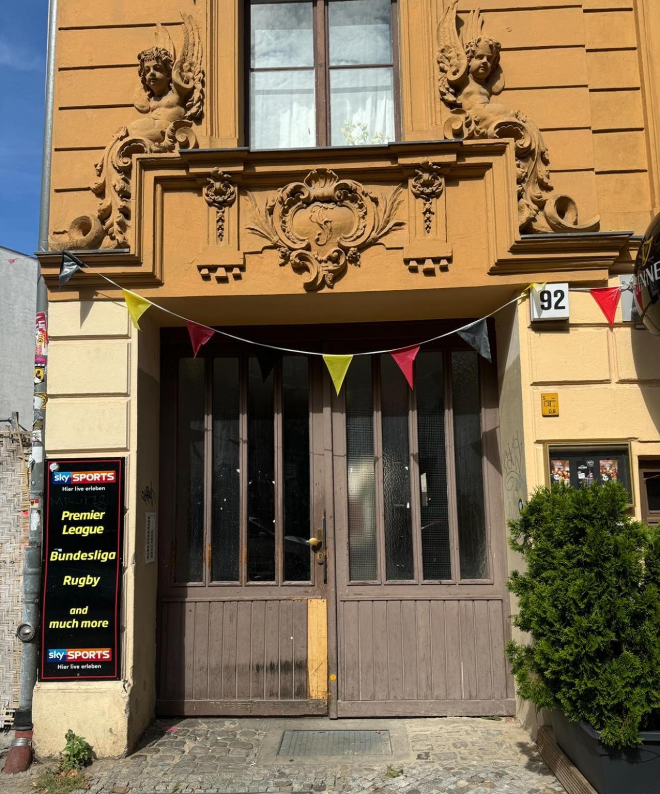 Simple Mitte Artist And Lgbtq Friendly Apartment *