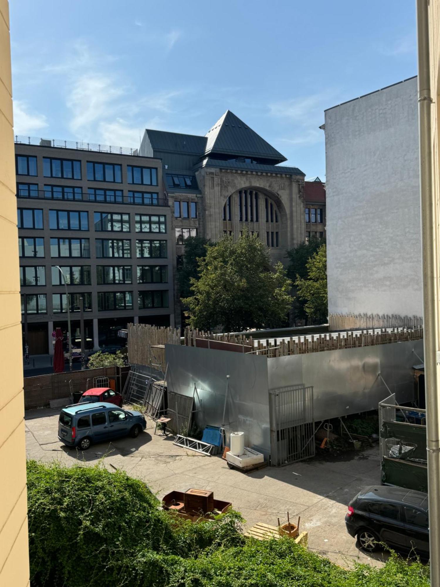 Simple Mitte Artist And Lgbtq Friendly * Berlin